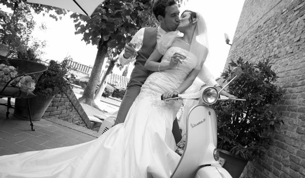 sposi vespa matrimonio